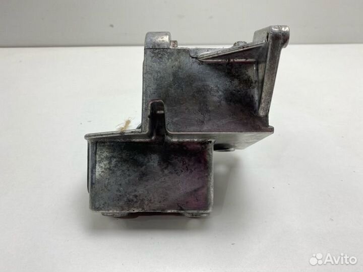 Кронштейн насоса гидроусилителя Audi A8 4E8 BHT