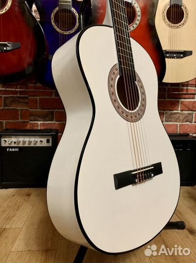 Классическая гитара 4/4 белая