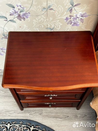 Спальный гарнитур из массива дерева бу