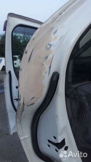 Дверь задняя левая Nissan R.nessa