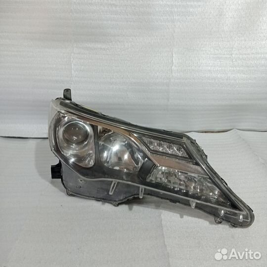 Фара правая Toyota Rav 4