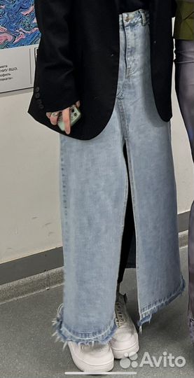 Джинсовая юбка макси с разрезом