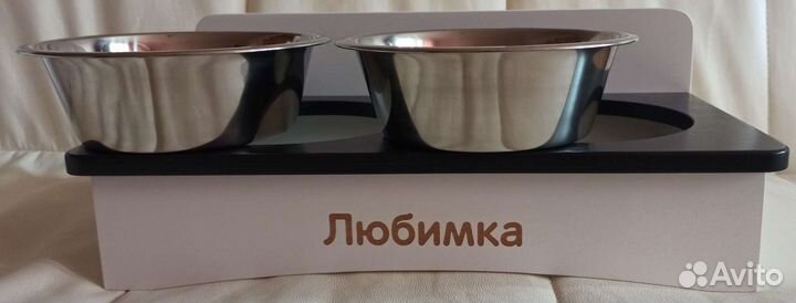 Деревянная подставка с мисками