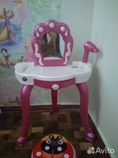 Детский туалетный столик