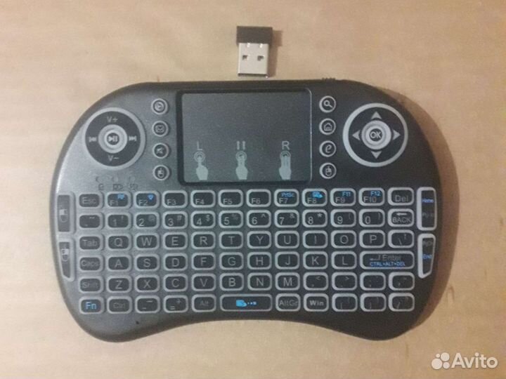 Клавиатура беспроводная с мышкой,новая