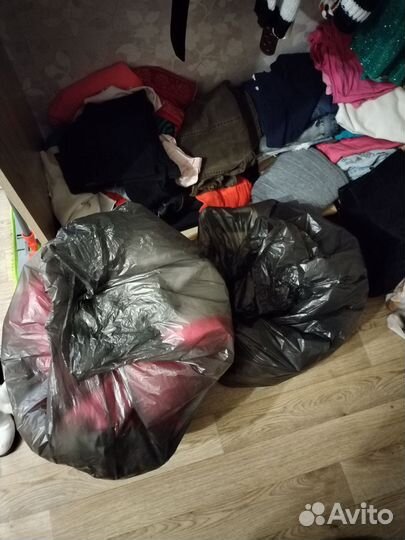 Отдам бесплатно вещи пакетом за шоколад