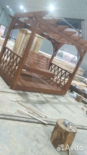 Садовые качели из дерева