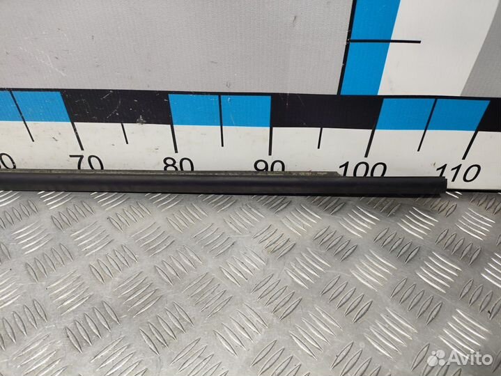 Б/У Уплотнитель стекла задней правой двери #001