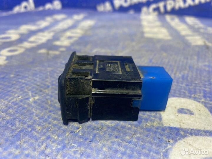 Кнопка обогрева сидений Nissan Almera N16 седан