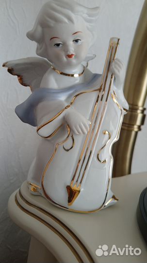 Статуэтка фарфор