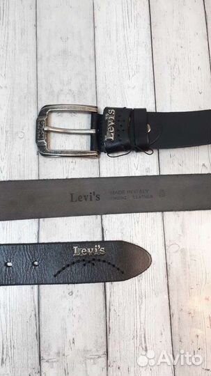 Мужской кожаный ремень levis