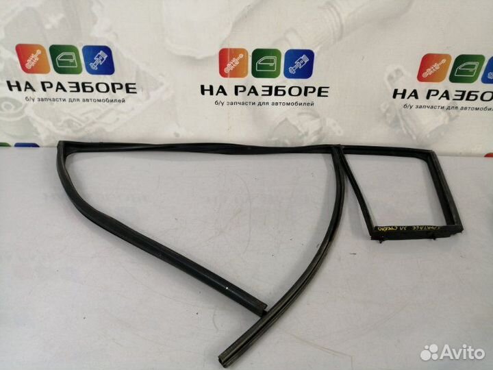 Уплотнительная резинка стекла двери задняя левая