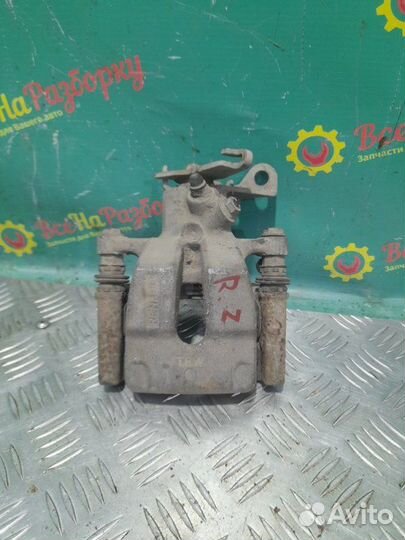 Суппорт задний правый Renault Fluence седан 1.6