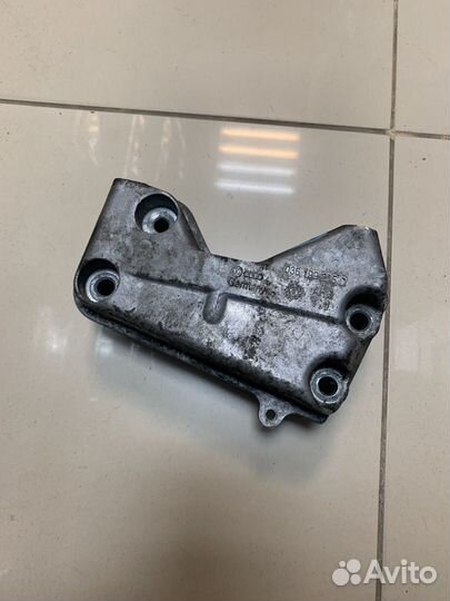 Кронштейн двигателя VAG 036199275D (1.4л)