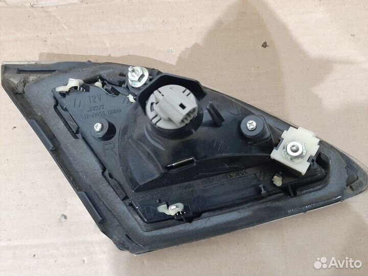 Задний правый фонарь в крышку багажника Mazda 6 GH