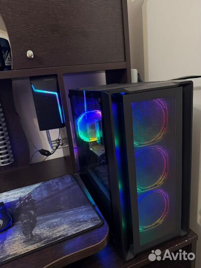 Игровой компьютер с монитором