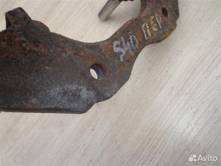 Скоба суппорта переднего Volvo S40 2004