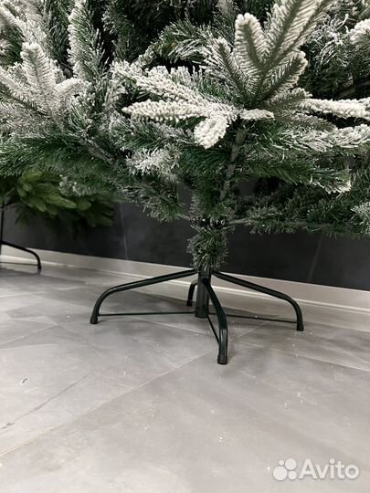 Ель искусственная заснеженная