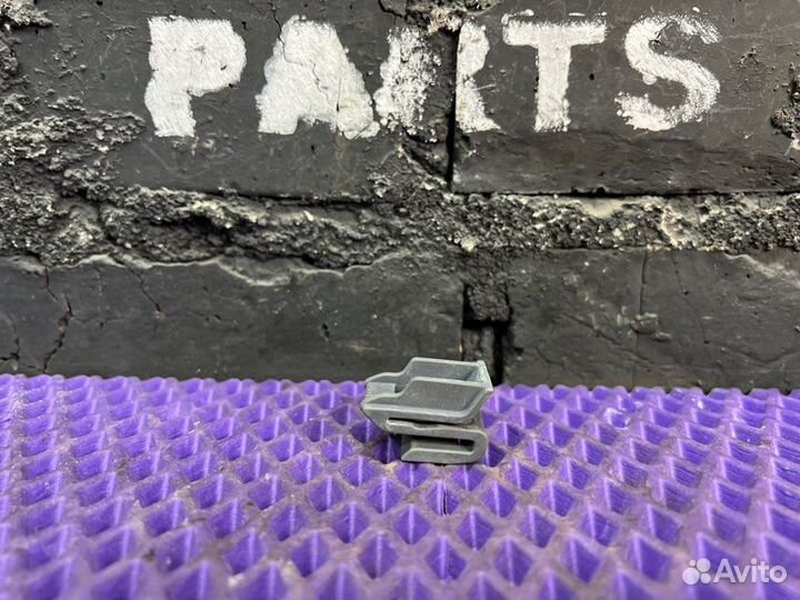 Крепление бампера заднее Nissan Dualis NJ10-044718