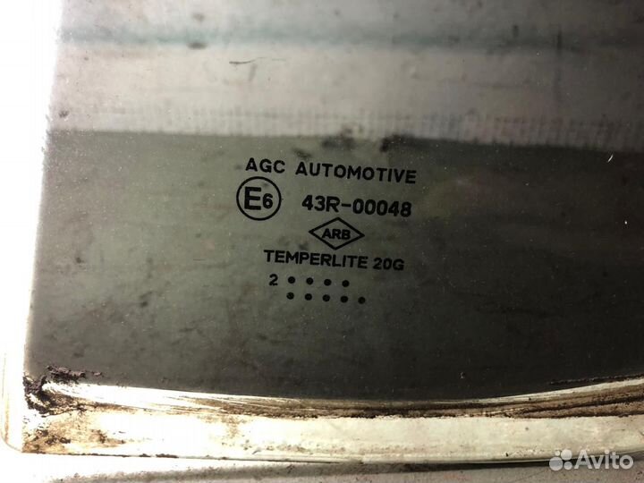 Стекло заднее правое Renault Sandero 1