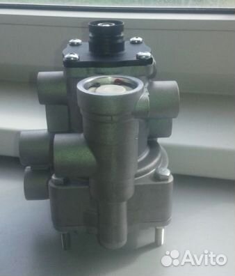 Кран управления тормозами прицепа Мерседес рено ив