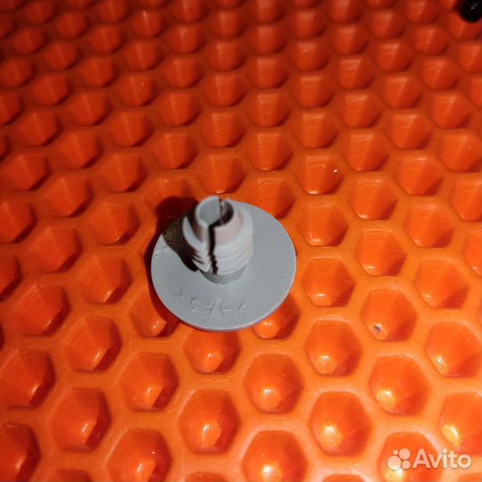 Набор пластиковых клипс и держателей Нива Шевроле