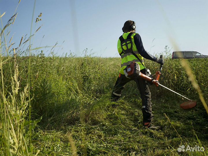 Покос травы триммером