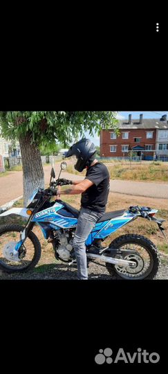 Продаю мотоцикл тур эндуро с маленьким пробегом