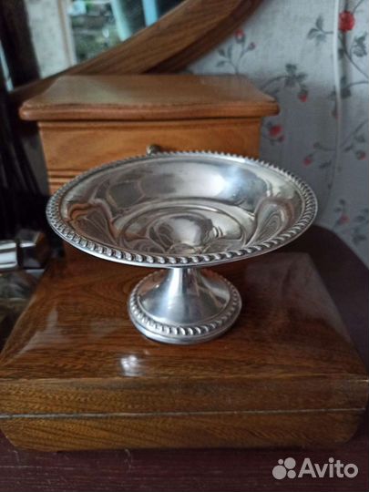 Вазочка на ножке, орешница из серебра