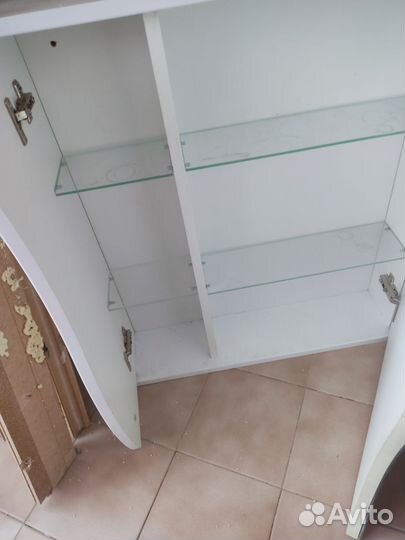 Шкаф с зеркалом в ванную