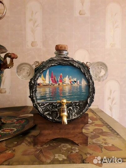 Бочонок для напитков и набор рюмок