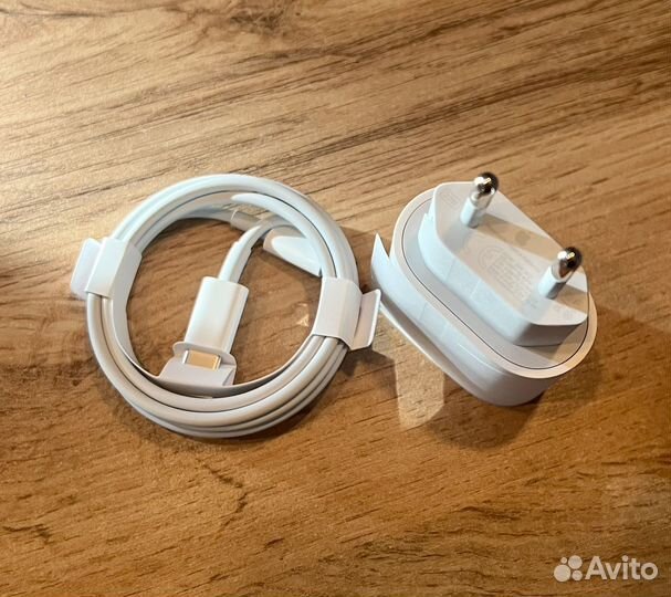 Оригинальное зарядное устройство iPad/iPhone новое