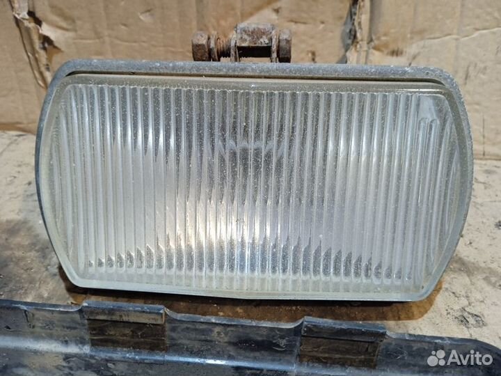 Фара противотуманная правая Mitsubishi Pajero 2