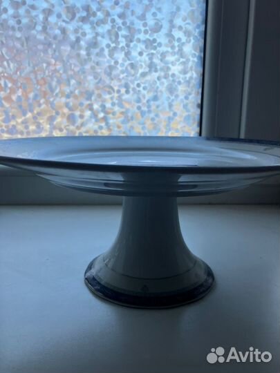 Тортница на ножке