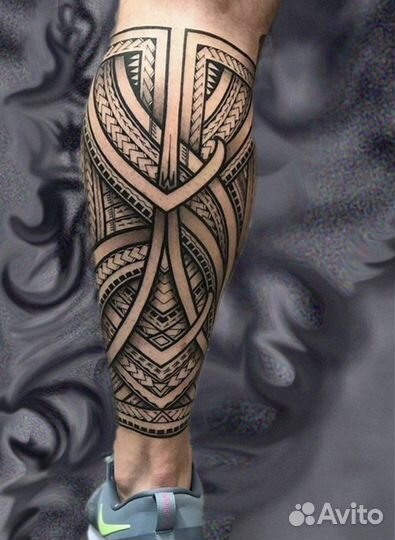 Тату мастер в салоне