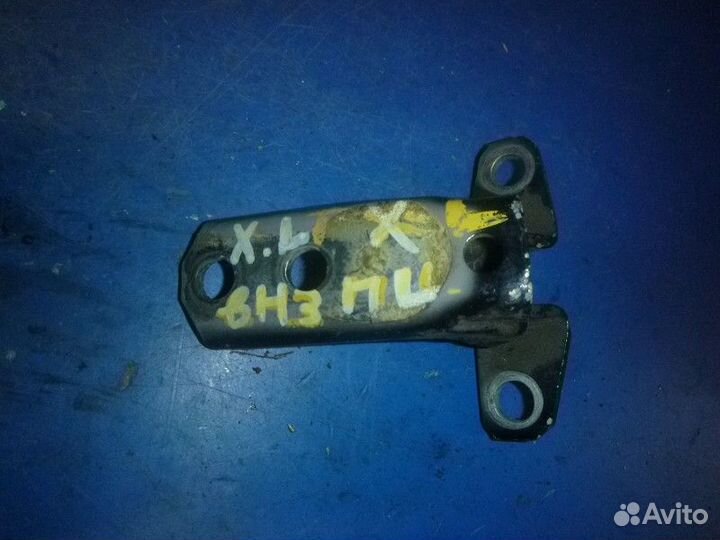 Петля двери передней левой нижняя mitsubishi outla