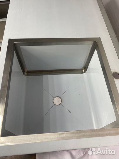 Стол разделочный с мойкой