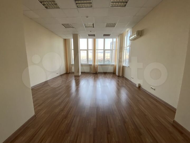Офис, 52.7 м² ул. Красноармейская, 100