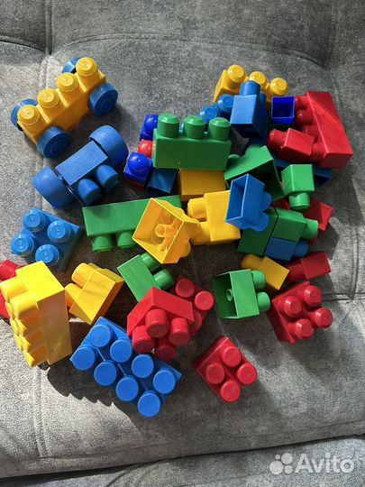 Отдам большой детский конструктор