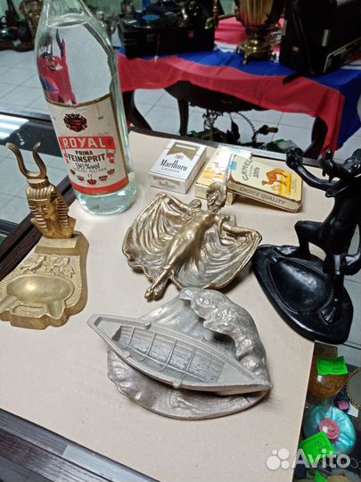 Статуэтки пепельницы и другое