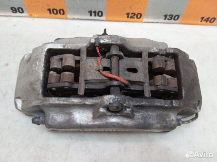 Суппорт передний правый Volkswagen Touareg