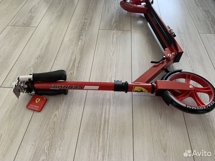 Самокат ferrari
