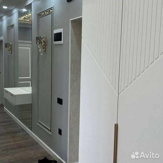 Шкаф с зеркалом