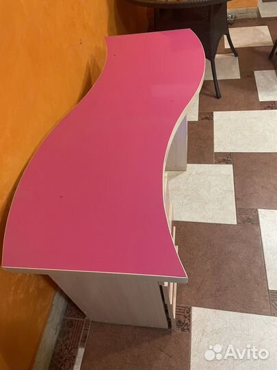 Маникюрный стол