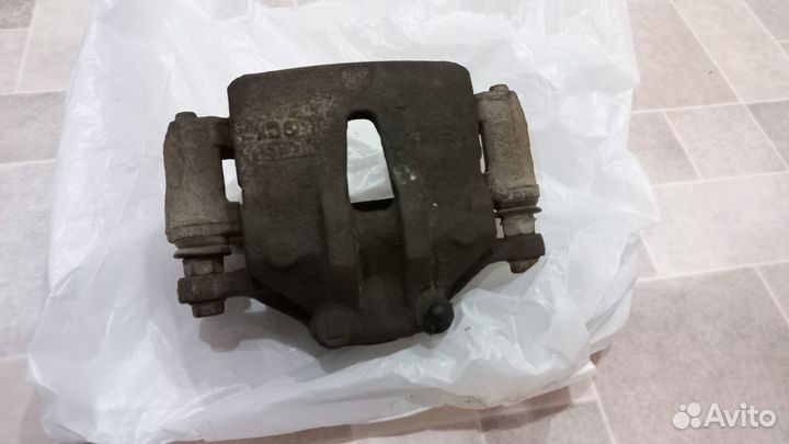 Суппорт тормозной передний левый kia cerato TD 2