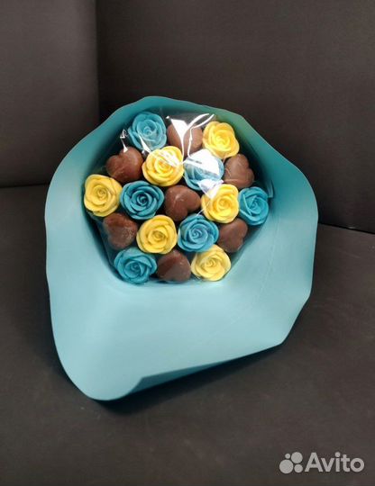 Шоколадные Розы и Сердца - 19 шт в Букете