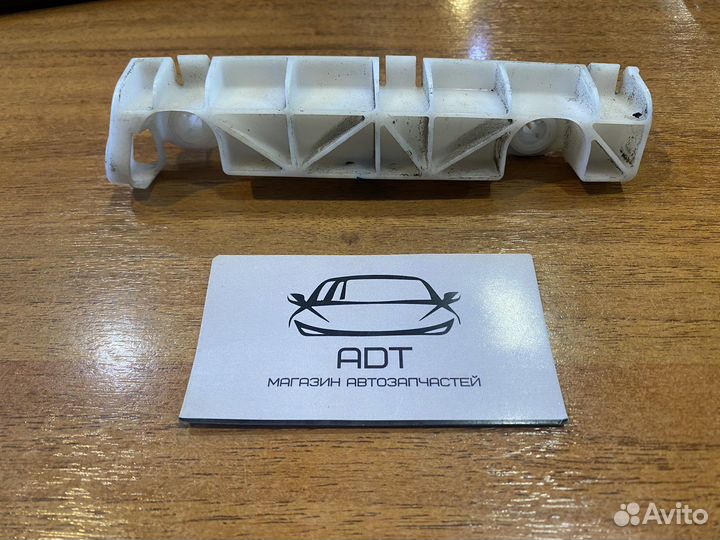 Крепление заднее правое верхнее Mitsubishi Citroen