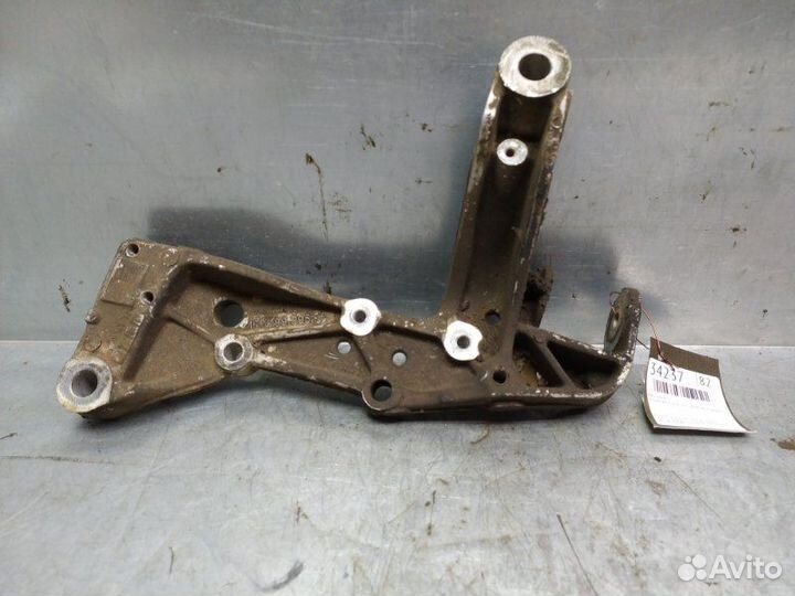 Кронштейн переднего рычага Skoda Octavia (A5 1Z)