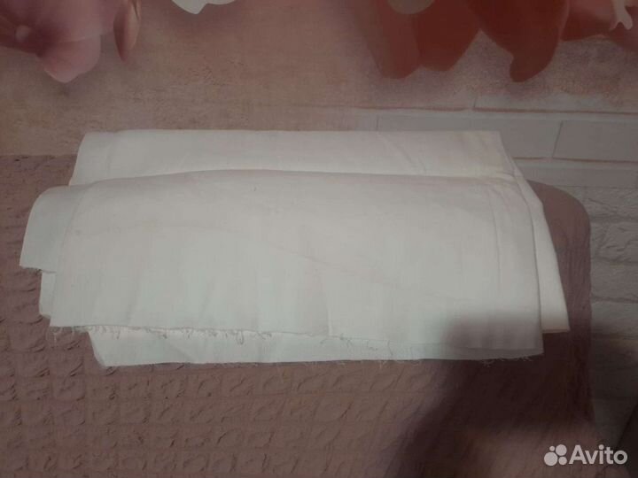 Отрезы белой ткани