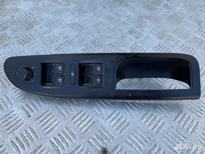 Блок управления стеклоподъемниками Volkswagen Pass